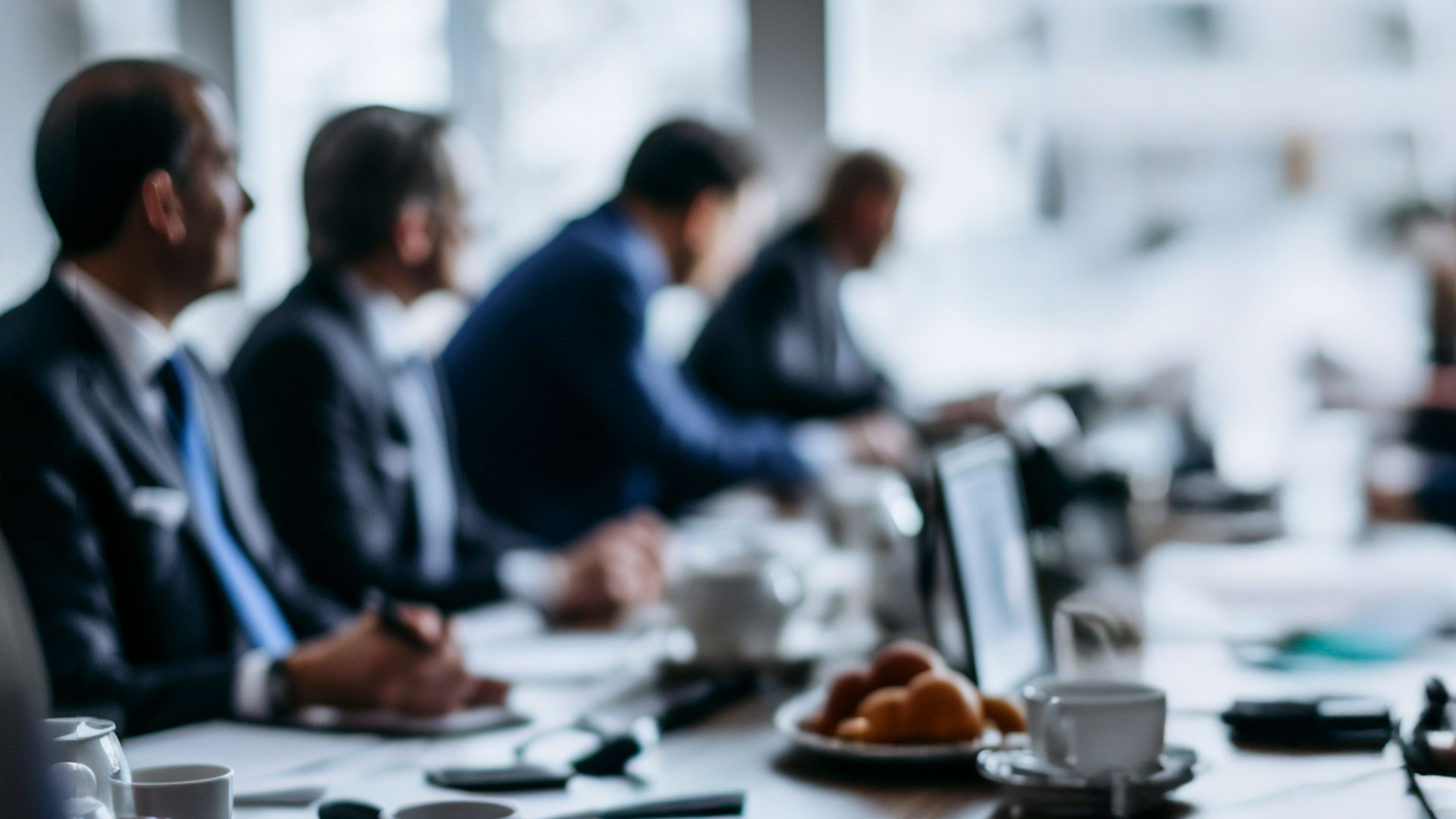 Como o conselho consultivo fortalece a voz do diretor industrial nas decisões estratégicas