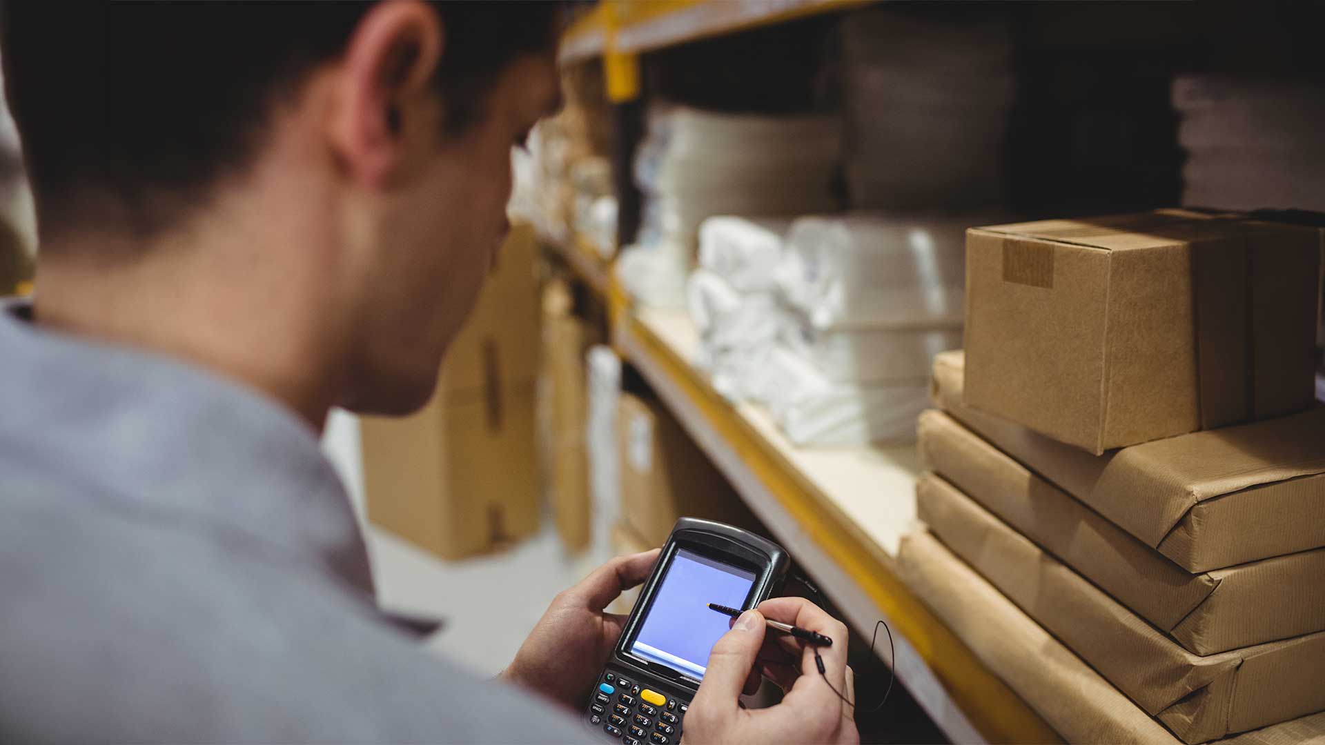 Sua operação está digitalizada, mas continua decidindo no improviso? 